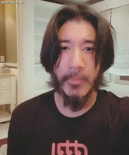 王力宏邋遢模样被围观改变就从胡子开始偶像回来了