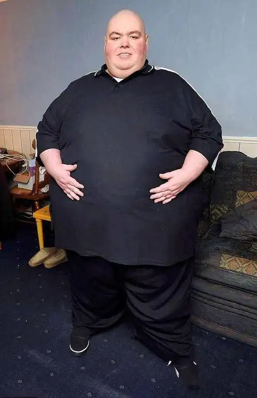 英国前第一胖男离世每天能吃250碗饭热量体重最重时超八百斤