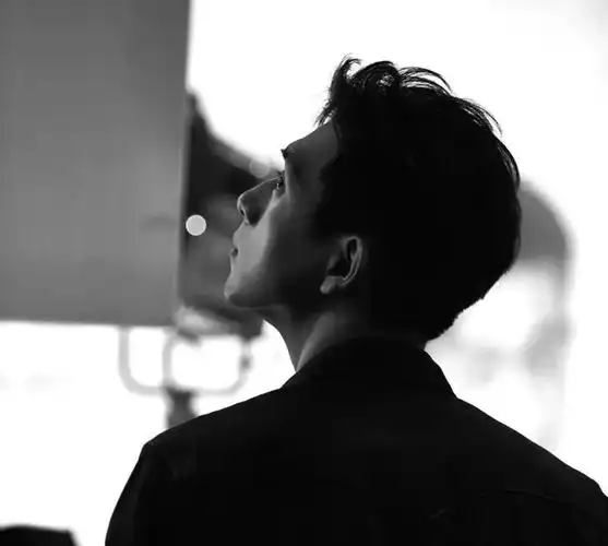 李现头像合集!快收藏快转发!关注我!观看更多头像壁纸