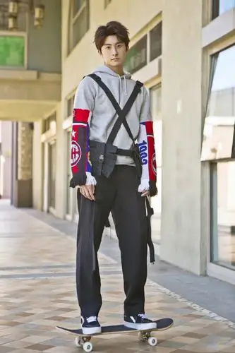 牛骏峰滑板运动帅气高清图片