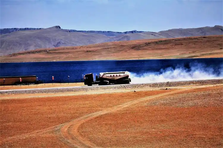5月25日——班戈,位于南羌塘高原湖盆地区,平均海拔4700米.