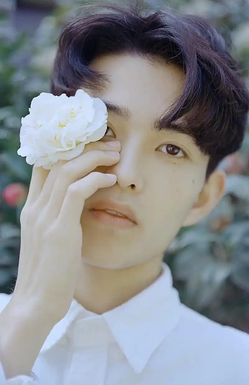 分享一组男生写真#白衣少年 #神仙颜值 #宝藏男孩 #景德镇 - 抖音