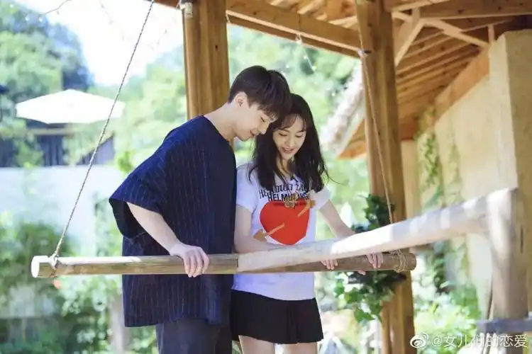 在最新一期的《女儿们的恋爱》中,郑爽和张恒这对儿小情侣又闹起了
