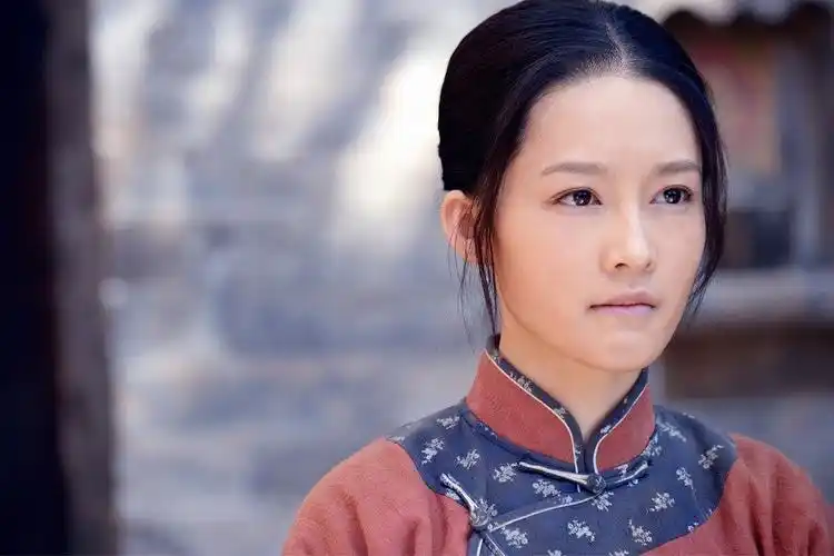 李沁《白鹿原》纺线织布全素颜上阵