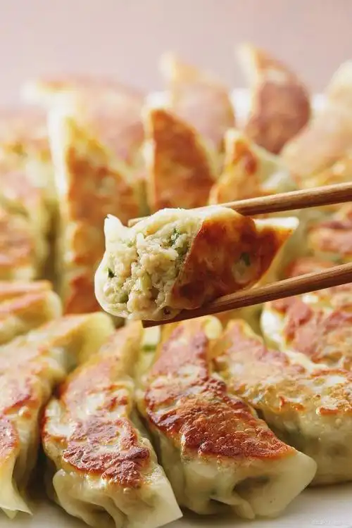 酥脆可口的生煎锅贴,是一种幸福的美味诱惑