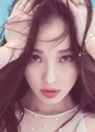 倪妮不愧是gucci女郎,"证件照"的角度拍出满屏"高级感"