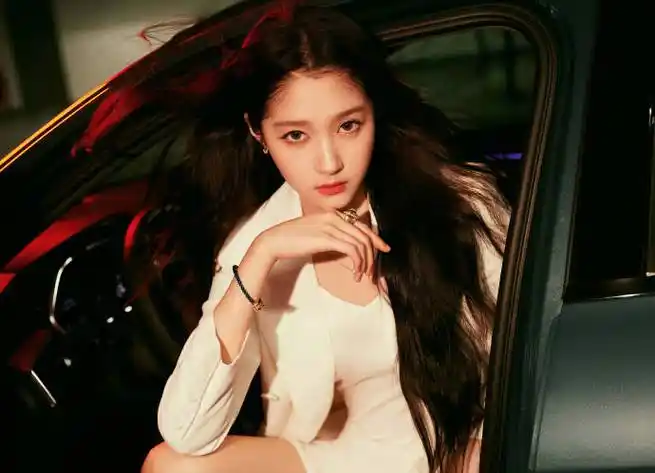 关晓彤晒新随拍