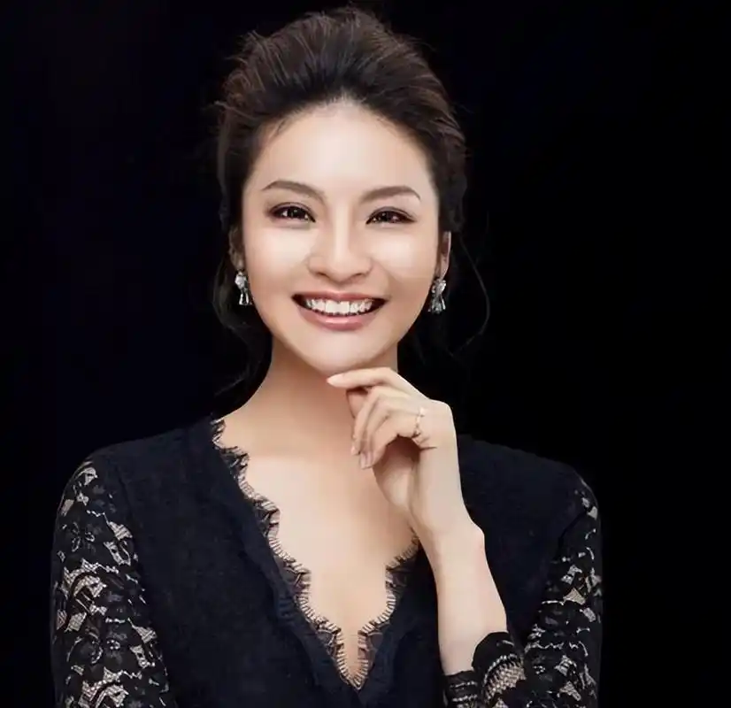 中国内地女主持人孟盛楠:专业素养和亲和力 孟盛楠,中国内地女主持人