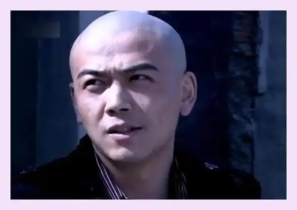 凭借在电视剧《我是特种兵》中饰演的角色史大凡,他开始受到观众们的