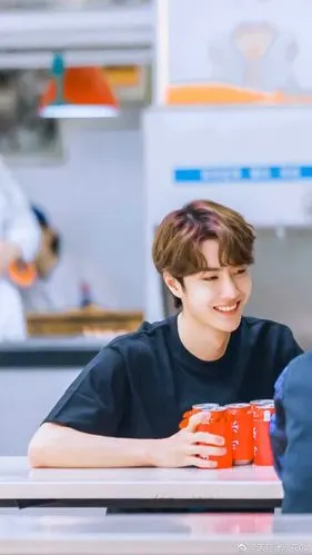 回应: 求王一博笑的图片