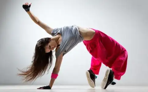 嘻哈帮告诉你街舞女子孩一样可以跳的很帅