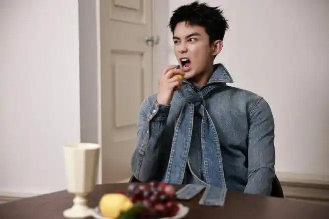 吴磊巨型蝴蝶结##明星时尚