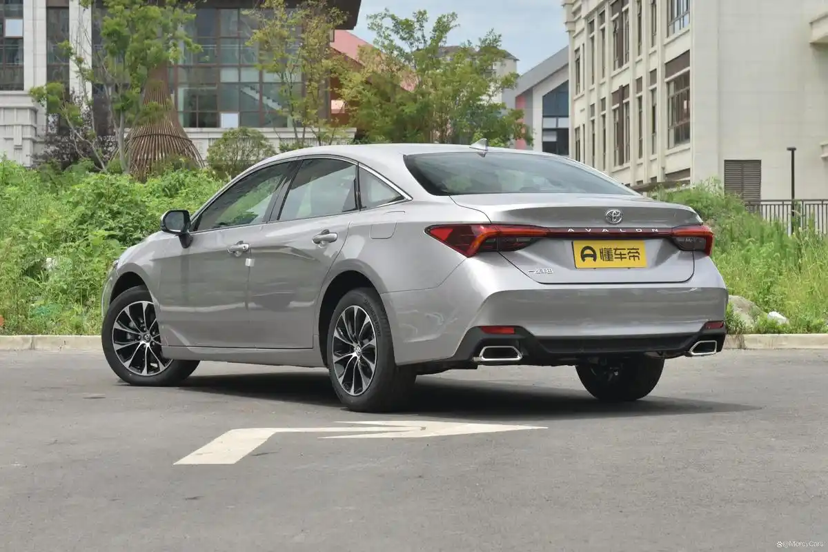 2023款一汽丰田亚洲龙2.0l cvt臻选版上市,售价20.98万元