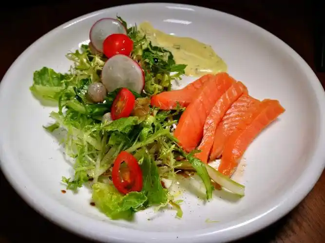 烟熏三文鱼沙拉