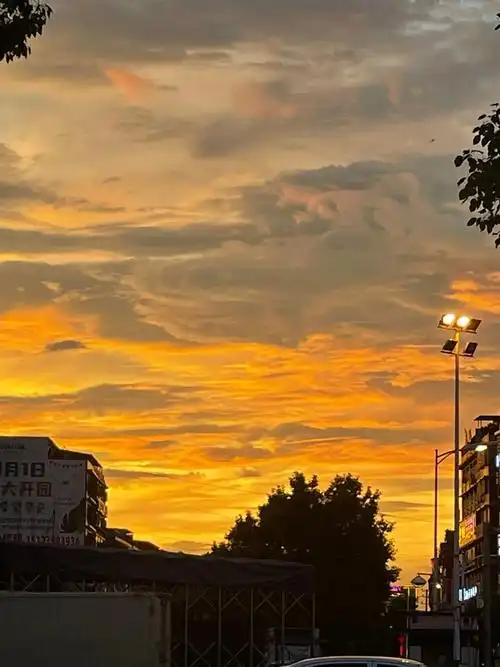 遇到好看的天空分享给你 天冷了,找个暖心之人#我在人间贩卖 - 抖音