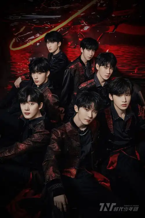 时代少年团cosmo12月刊封面预告全员帅气怼脸元气满满