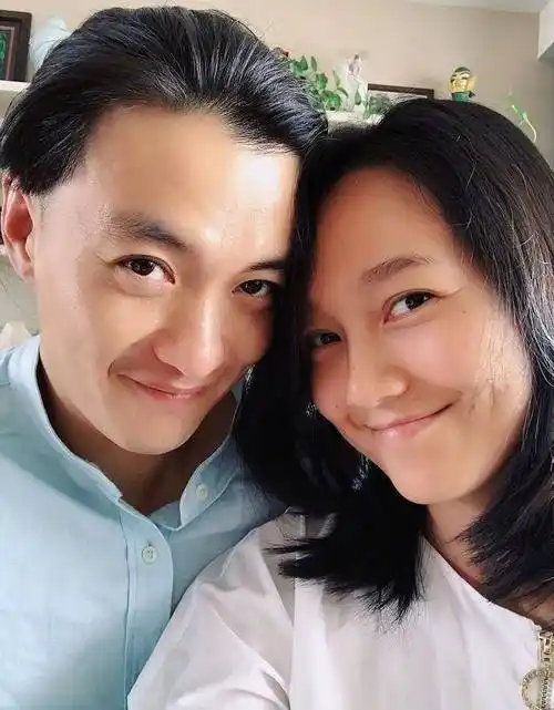 40岁朱丹婚姻生活引争议,儿女由母亲阿姨帮忙带,只字不提周一围_网友