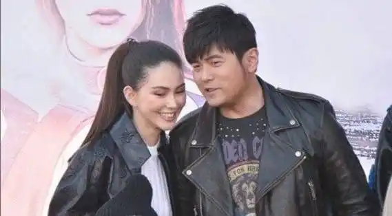 昆凌:曾迷恋小哥,近况3天坐轮椅试镜,为何对侯佩岑耿耿于怀_周杰伦