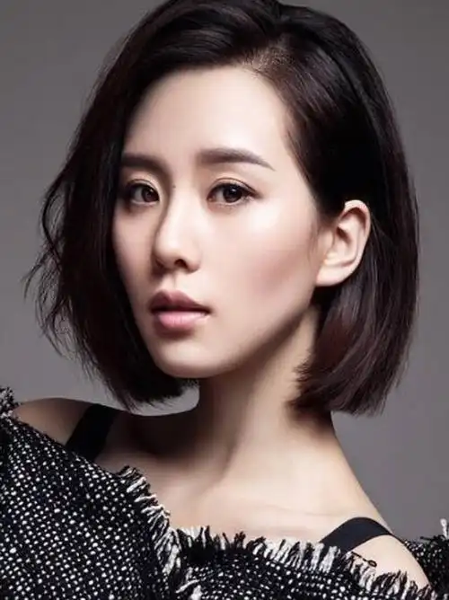 菱形脸的最佳穿衣风格是什么?为何刘诗诗显得高级,刘雯显得大气