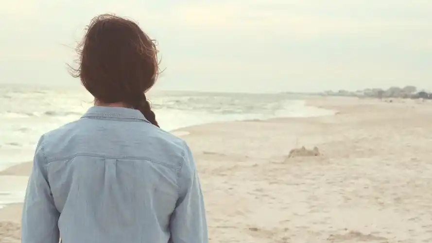 海边意境唯美背影写真