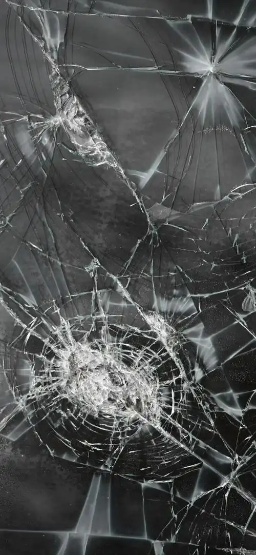 比如,选择一张恶搞壁纸,让碎屏变得不再那么让人烦恼.