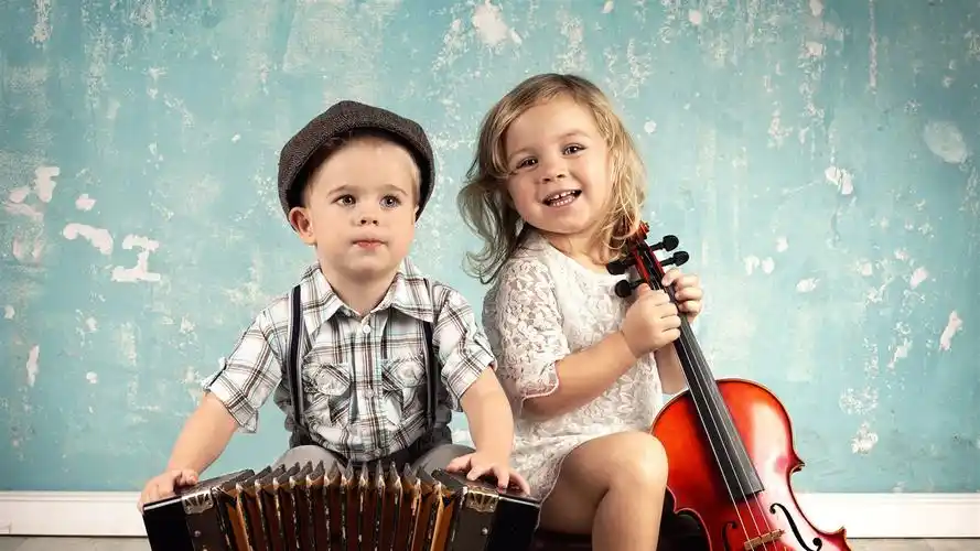 可爱的孩子,男孩和女孩,手风琴,小提琴 壁纸