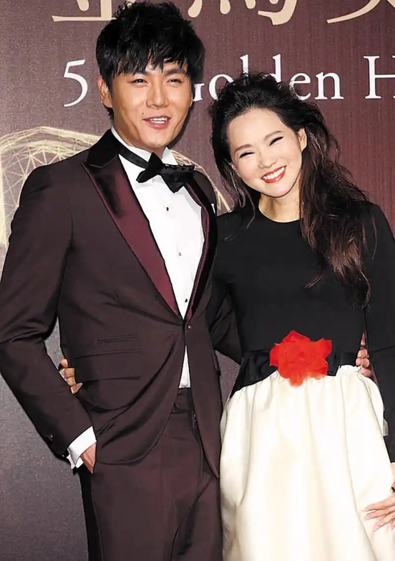 星娱资讯速递# #庾澄庆伊能静be美学# 庾澄庆和伊能静有种小说照进