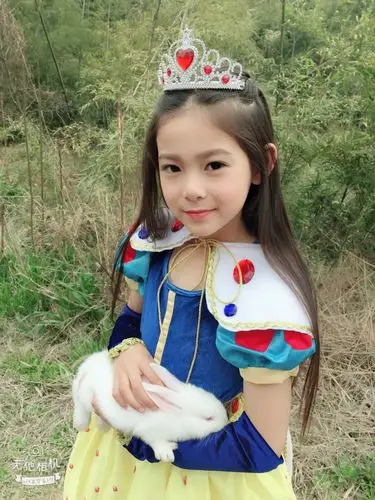 小童星孙安琪出演白雪公主遭恶毒王后陷害让人感到心疼