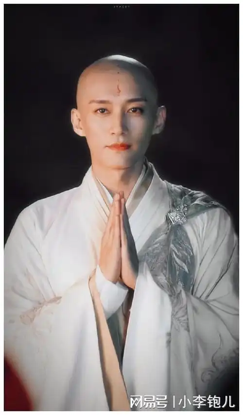 油头粉面就别吹美男子了,这8位男星剃光头,帅到想让他们半永久