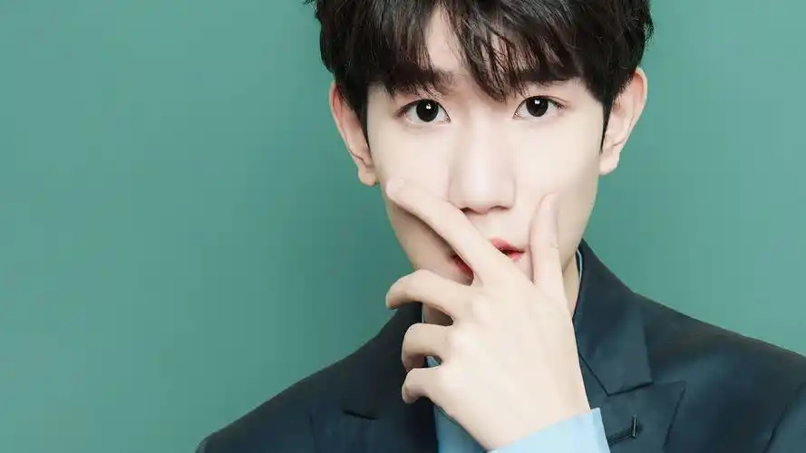 内地明星王源tfboys明星风尚壁纸3