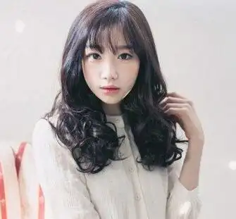 女生中发中卷烫发发型图片 中发烫发洋气又时髦