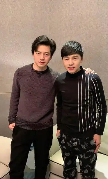 李健博士老婆罕见露面!