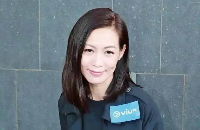 还有在王杰演唱会上和王杰同台飙歌谁明浪子心,二十年过去,现在依旧是