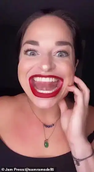 美国女子被吉尼斯世界纪录认证拥有最大的嘴轻松吞下一整个苹果