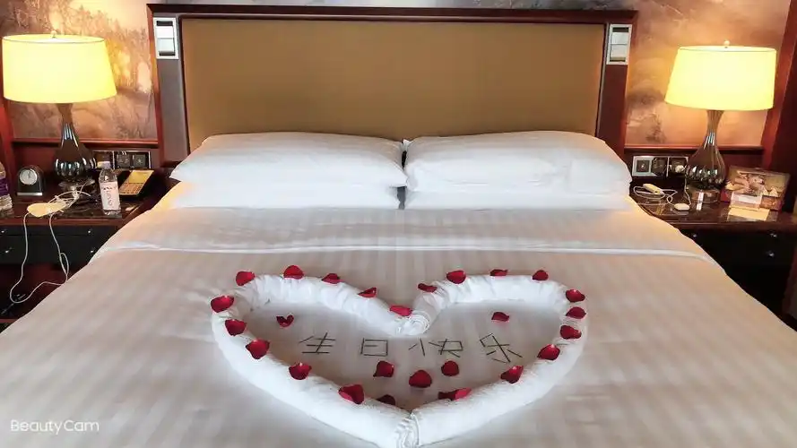 酒店布置的生日快乐