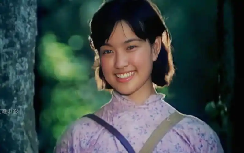 当年唐国强,陈冲,刘晓庆凭借这部《小花》,可是红遍了大江南北