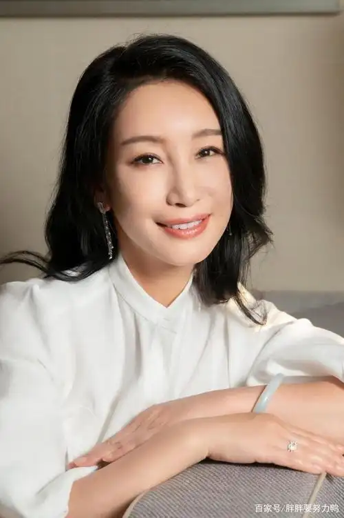 秦海璐是典型的70后女星,娱乐圈不少中年女艺人因年龄障碍而不得不