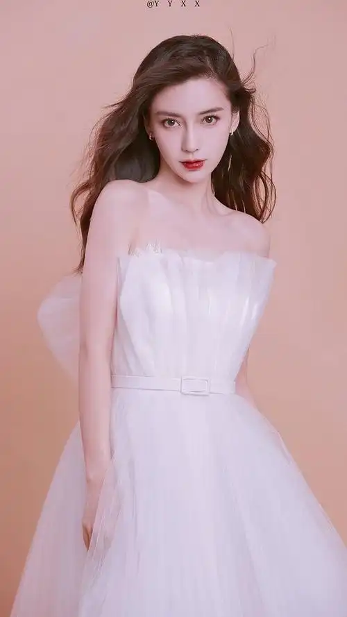 15:55:27杨颖杨颖小仙女憨憨要加油鸭～同采自photo