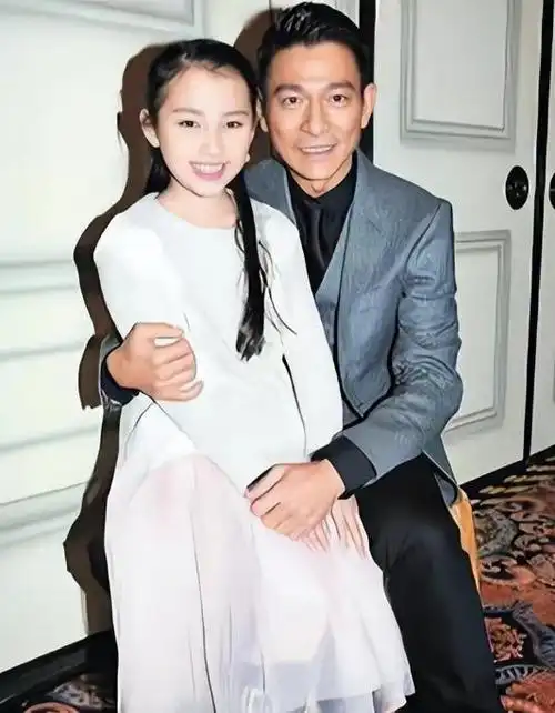 刘德华大型艺术展女儿惊艳亮相