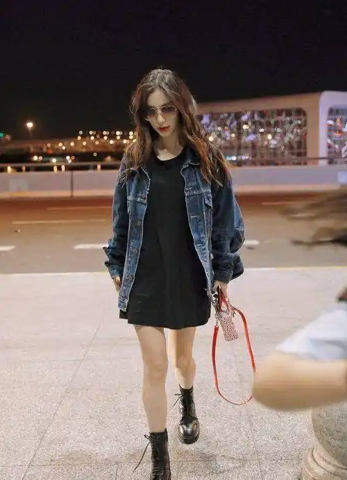 杨颖暴瘦惹人疼,大玩裤子失踪暴露"牙签腿",终于信她不到90斤_黑色