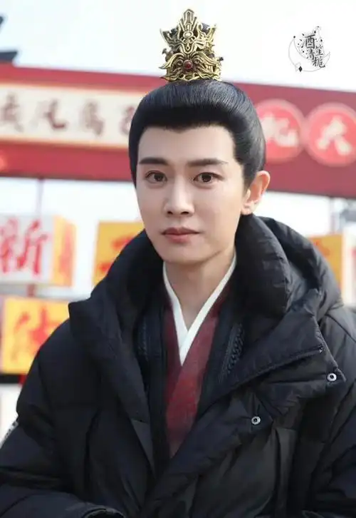 240130任嘉伦温柔眼神中透露的是对粉丝无限的爱