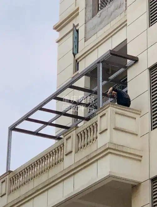 我家阳台的玻璃雨棚 到底是不是违法建筑?