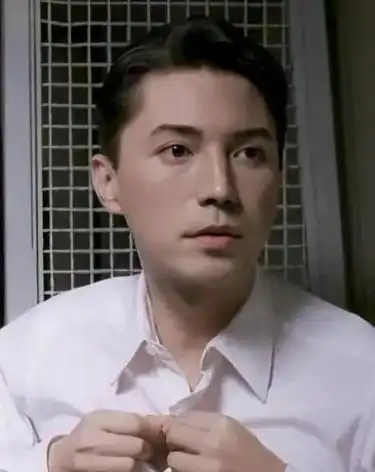 尖嘴猴腮别硬演富豪角色8位男明星站在那就是人间富贵竹