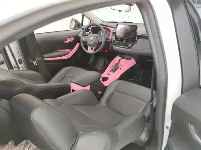 1921款丰田卡罗拉雷凌粉色内饰