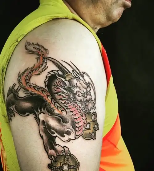 中年男士最爱一款大臂貔貅纹身图案