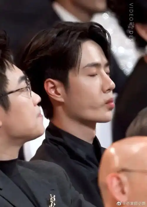 王一博 嘟嘟嘴##王一博小表情好可爱