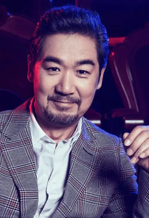 爬山偶遇张国立,头发稀疏露头皮,"老戏骨"也难逃脱发命运?