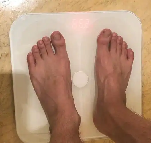 王俊凯曾经现场称重,身高177.5厘米的他只有58公斤.