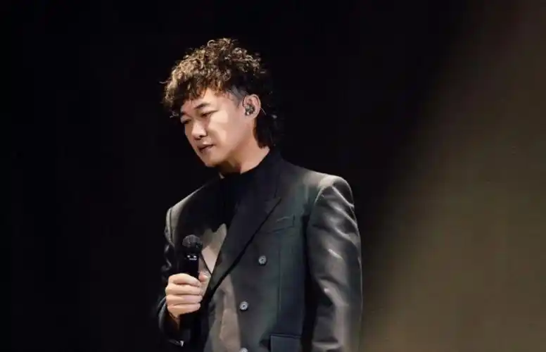 【陈奕迅】去别人演唱会做嘉宾要穿得帅气