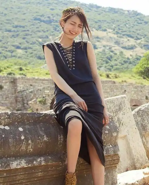 刘惜君回首往事,并没有卖惨,只是风淡云轻地说:"每逢困难到想要放弃的